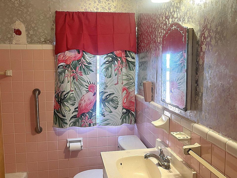 21529 Englehardt St, photo 6