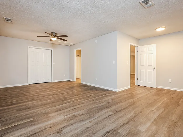 802053_020_living_room_13420146.jpg