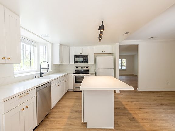 5th image of 3776 Portland Ct