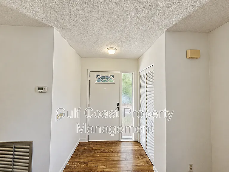 5808 Garden Lakes Dr — Photo 2