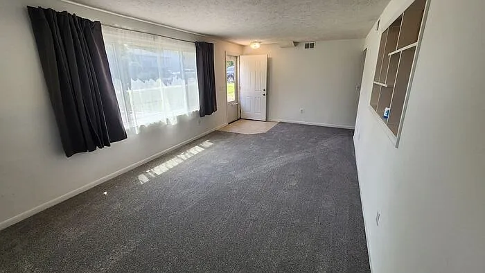 4810 Orchard Ave — Photo 5