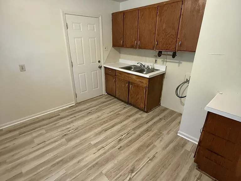 6110 Anne St — Photo 3