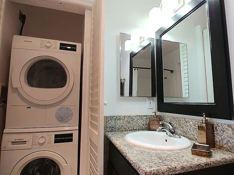 Villa De Adel Apts — Photo 105