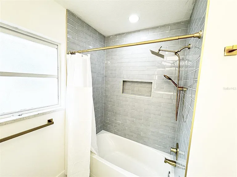 101 S Corona Ave — Photo 24