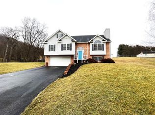 182 Brandon Dr, Bluefield, VA 24605