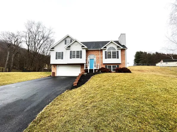 182 Brandon Dr, Bluefield, VA 24605