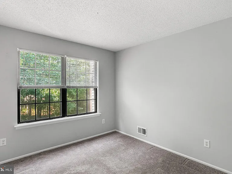 99 Sussex Pl — Photo 10