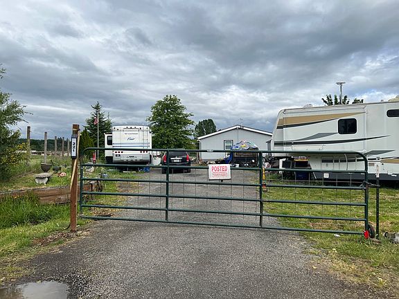 2nd image of 221 Quiet Acres Dr