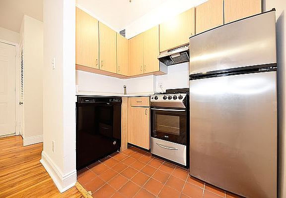 3rd image of 244 W 20th St #Lr