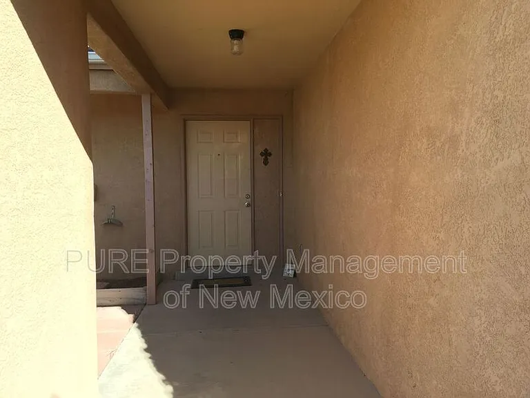 4556 Platinum Dr NE — Photo 3