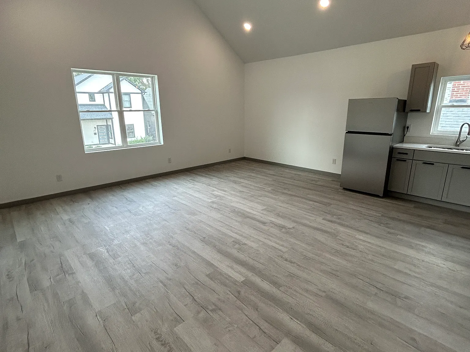 3 bed, $2,000 — Photo 3