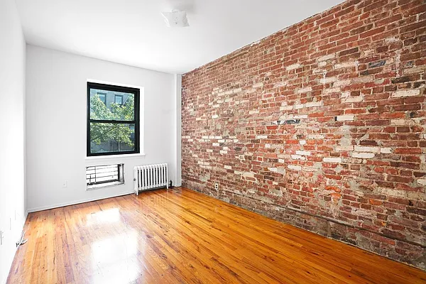 Rented by Waldstar Real Estate LLC | media 6