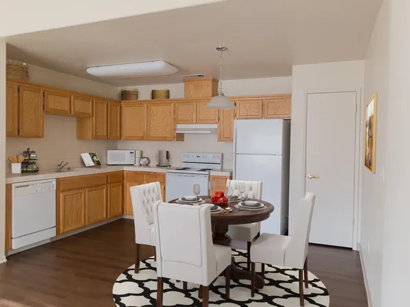 Harmony Bay Apartments, 750 W Alluvial Ave, Clovis, CA 93611