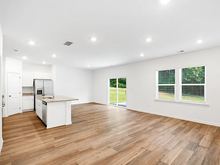 688 Evergreen Rd — Photo 4