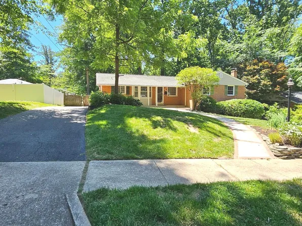 8925 Falling Creek Ct, Annandale, VA 22003