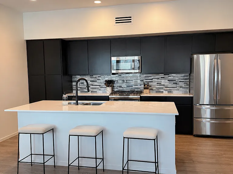 410 S Contempo Dr — Photo 2