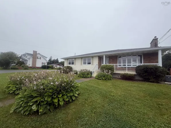 78 Currie St, Glace Bay, NS B1A 5E4