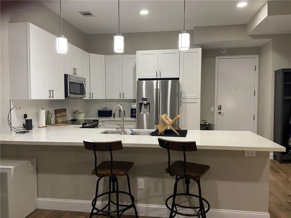507 Sabine St APT 1006, Austin, TX 78701