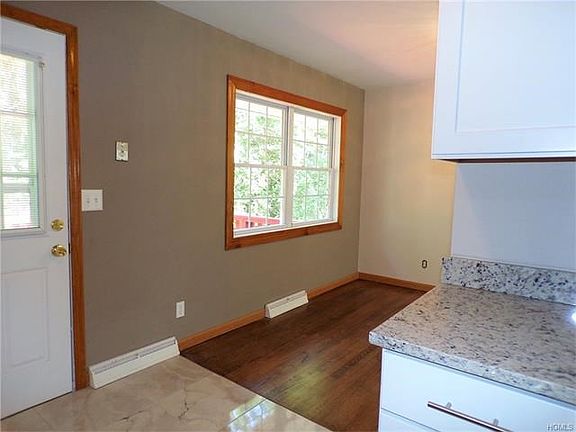 5th image of 42 Vincent Dr