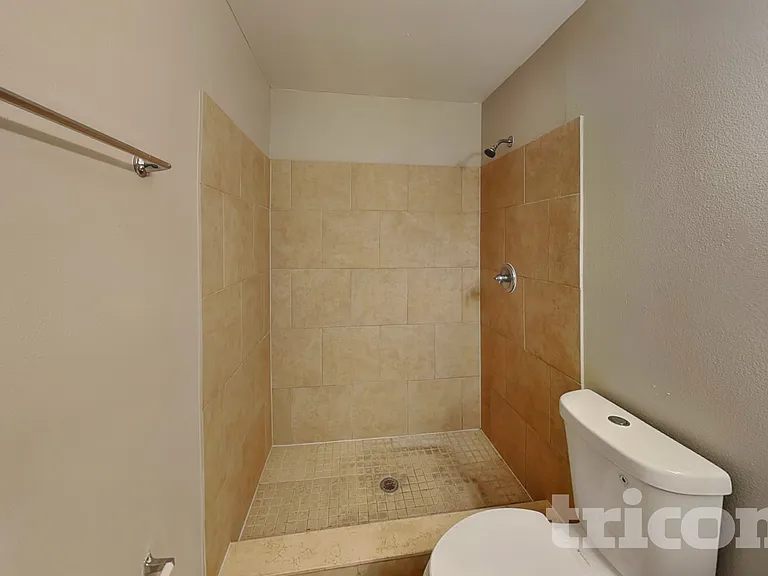 682 Channing Dr — Photo 9