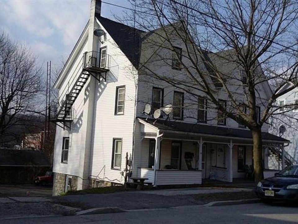 1st image of 14 Sussex St APT 3
