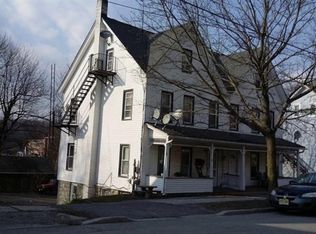 16 Sussex St, Newton, NJ 07860