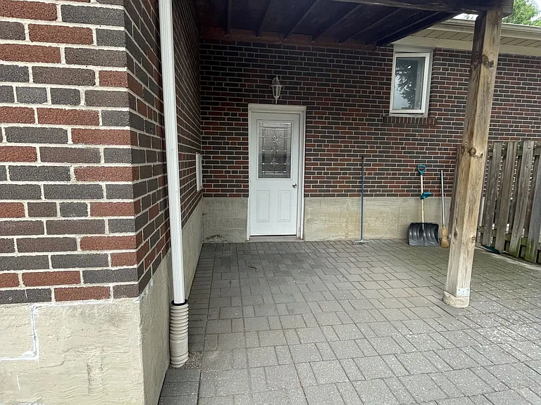 124 McNicoll Ave #1 — Photo 6