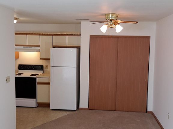 3rd image of 1306 Hillwood Blvd Unit 8