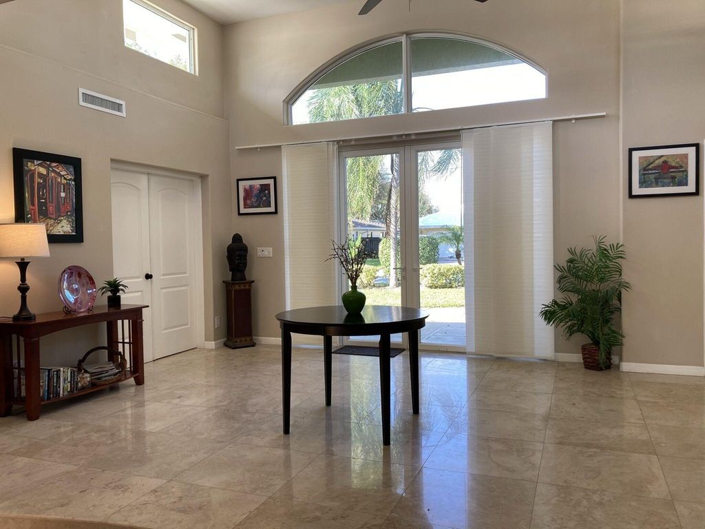 2740 NE 10th Street, photo 7