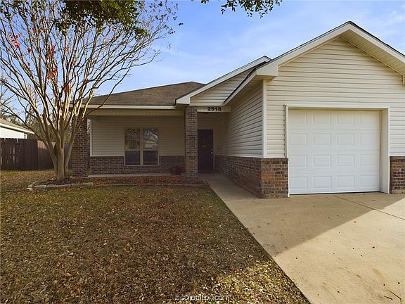 2nd image of 2518 Elkhorn Trl