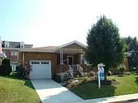 712 Henry St photo 1