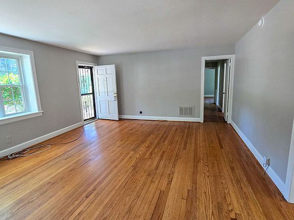 5th image of 3428 Wade Ave