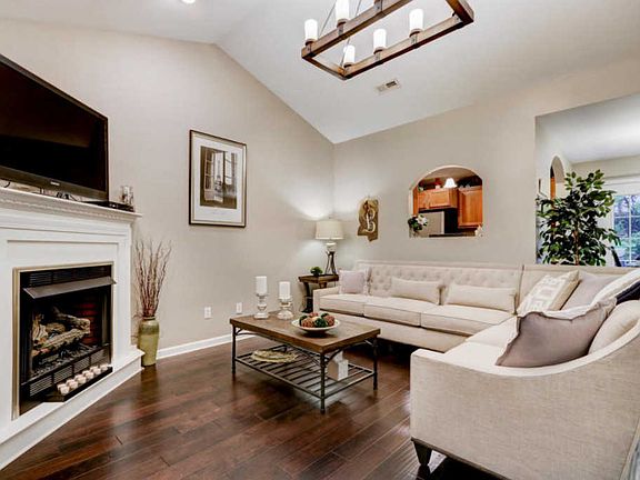 3rd image of 1149 Crested Springs Way