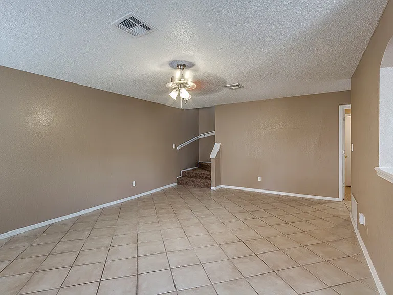 12233 Iverson Ct — Photo 6