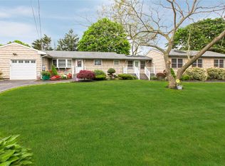 3 Jamaica St, Holtsville, NY 11742