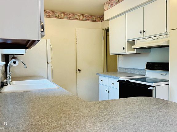 3rd image of 805 Huntington Dr