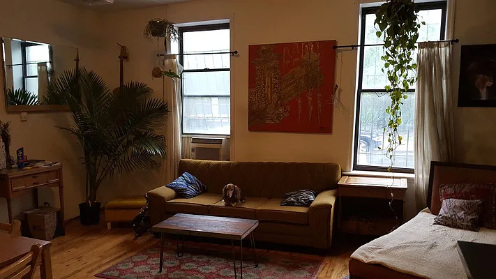 Rented by MCR Realty | media 11