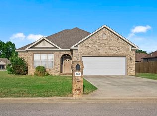 500 Samuel Loyce Dr, Searcy, AR 72143