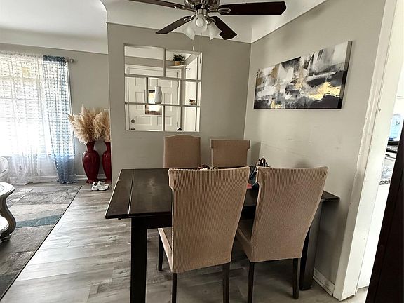 3rd image of 23713 Piper Ave