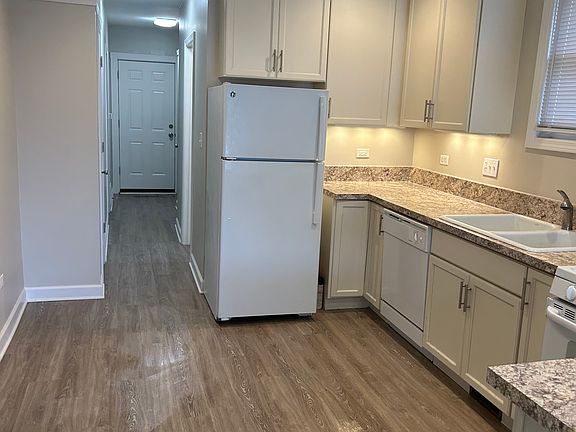 4th image of 6240 W Waveland Ave #1F