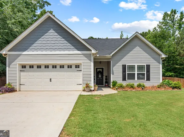 273 Park Pine Cir, Grantville, GA 30220