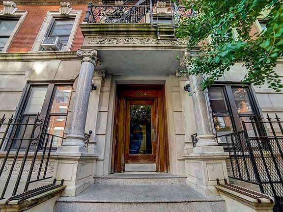 4th image of 224 E 11th St APT 17