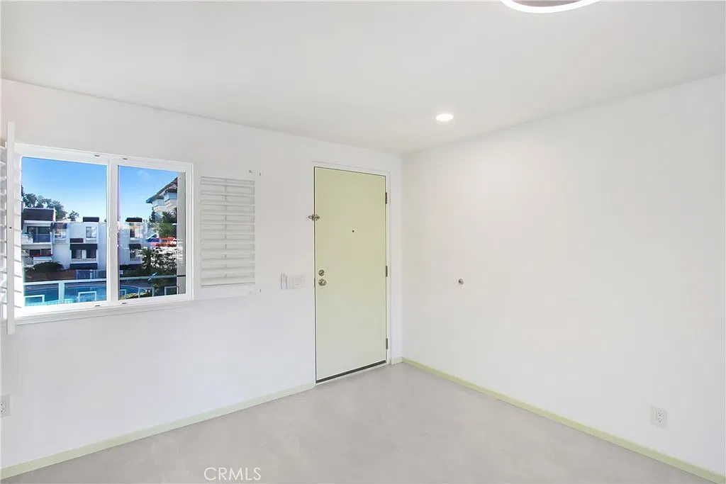 2 bed, 1075 sqft, $3,400 — Photo 4