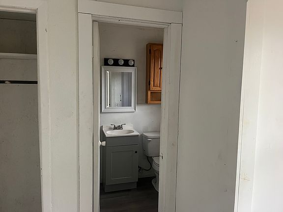 5th image of 516 W 12th St
