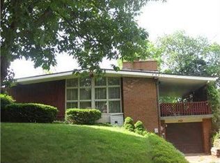 150 Fieldcrest Dr, Pittsburgh, PA 15221
