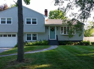 42 Meadowbrook Dr, Barrington, RI 02806