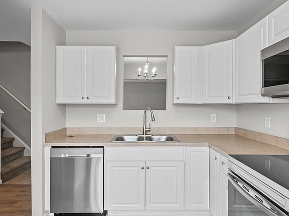 3rd image of 303 Civil Ct APT D