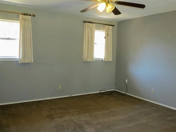 4th image of 833 Wade Dr