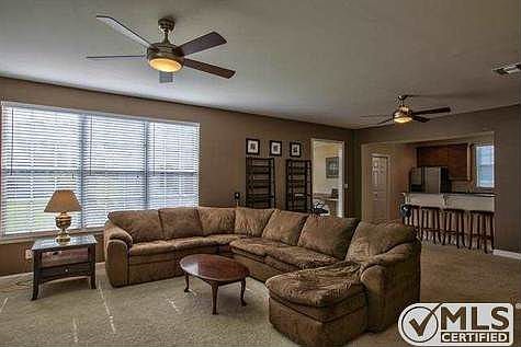 4th image of 3037 Dickinson Dr #18