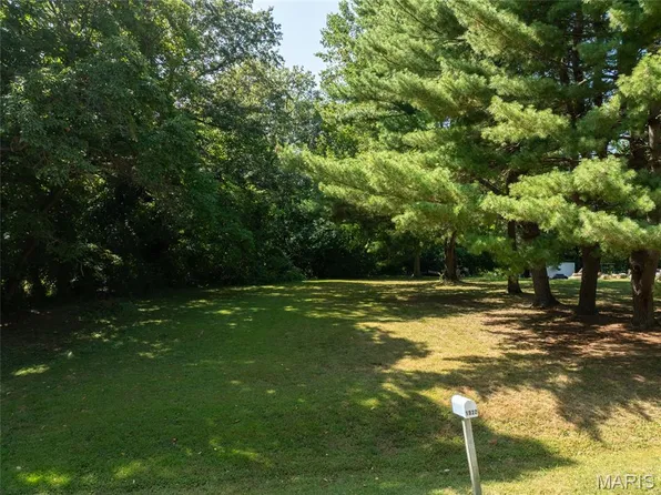 1802 Captains Dr, Worden, IL 62097